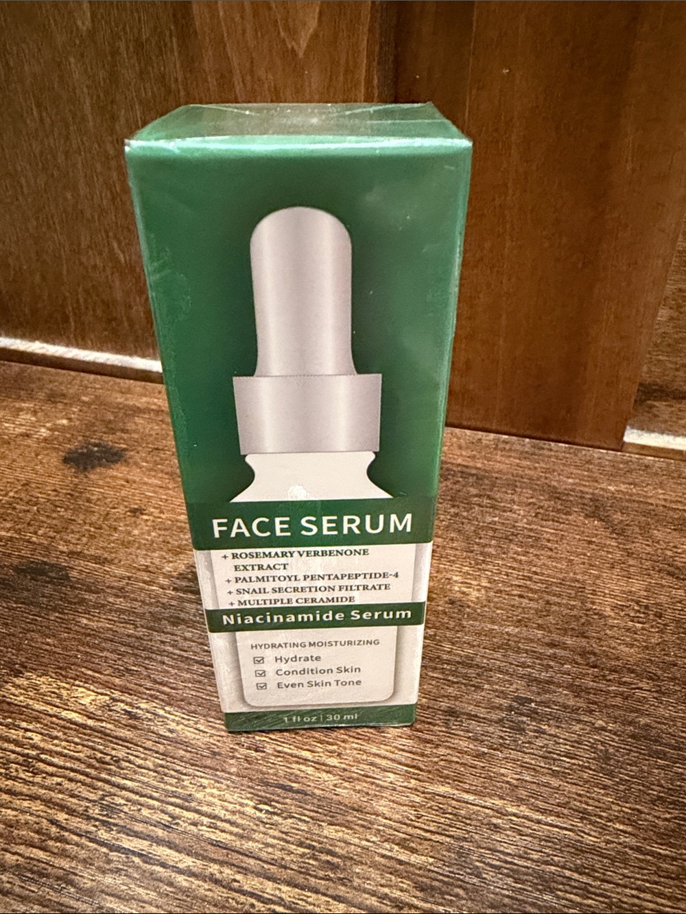 Niacinamide Face Serum in Green – Hydrating & Conditioning Skin
